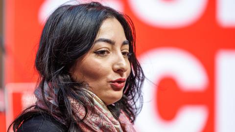 Entwicklungshilfeministerin Reem Alabali-Radovan (SPD) im Porträt von der Seite