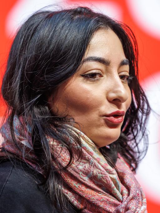 Entwicklungshilfeministerin Reem Alabali-Radovan (SPD) im Porträt von der Seite