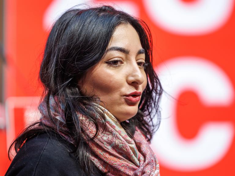 Entwicklungshilfeministerin Reem Alabali-Radovan (SPD) im Porträt von der Seite