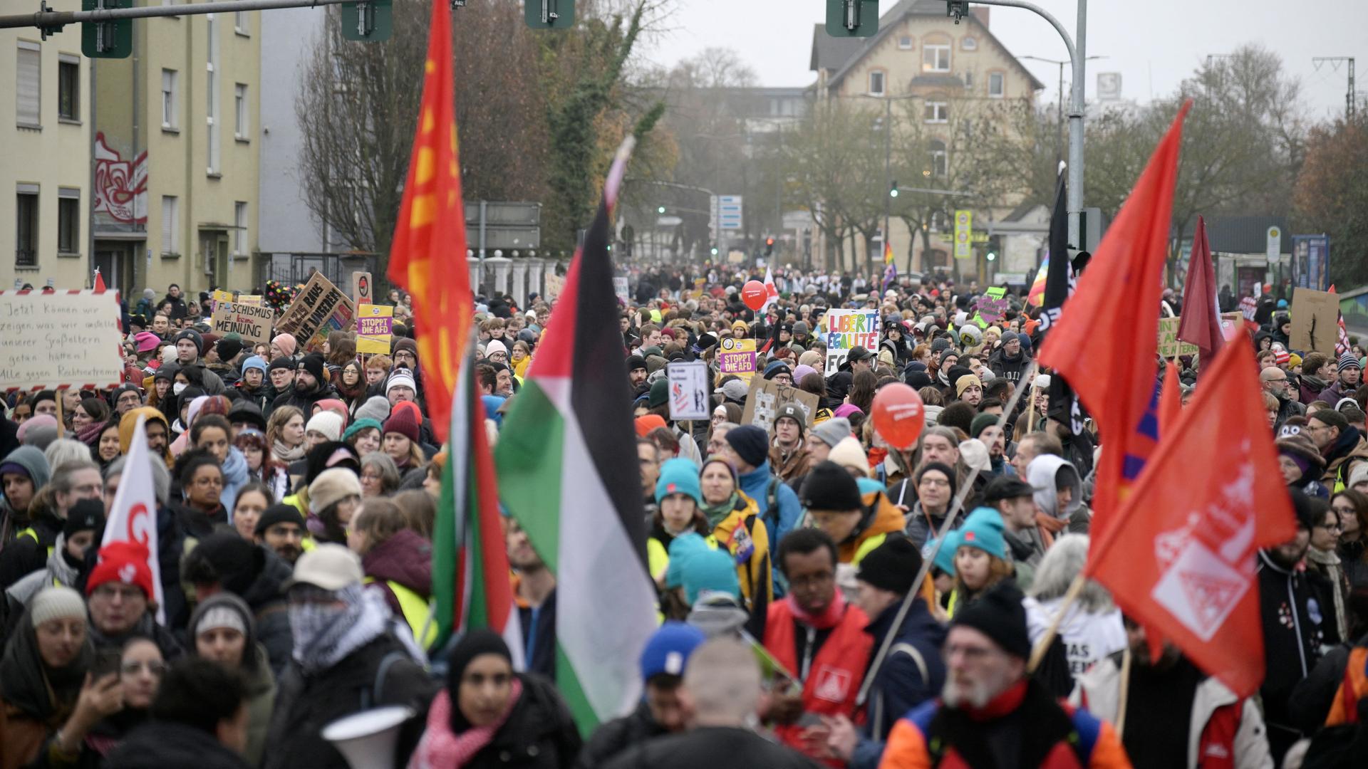 Gießen - Proteste und Blockaden gegen Gründung von neuer AfD-Jugendorganisation
