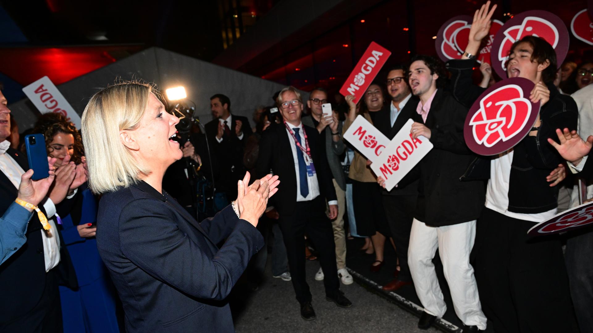 Die Vorsitzende der Sozialdemokraten, Magdalena Andersson, trifft bei der Wahlparty der Sozialdemokraten im Stockholm Waterfront Conference Centre ein. 