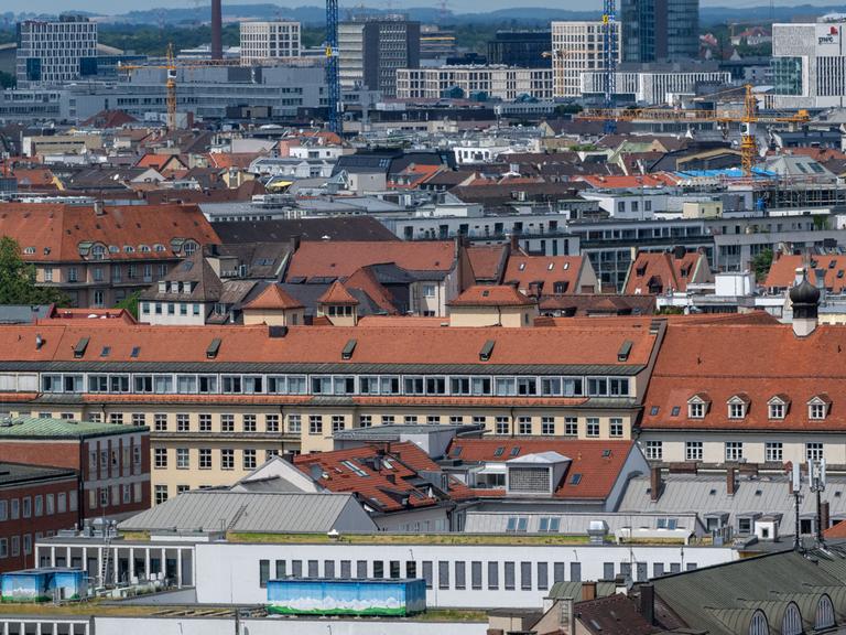 Blick vom großen Turm über die bayerischen Landeshauptstadt München.