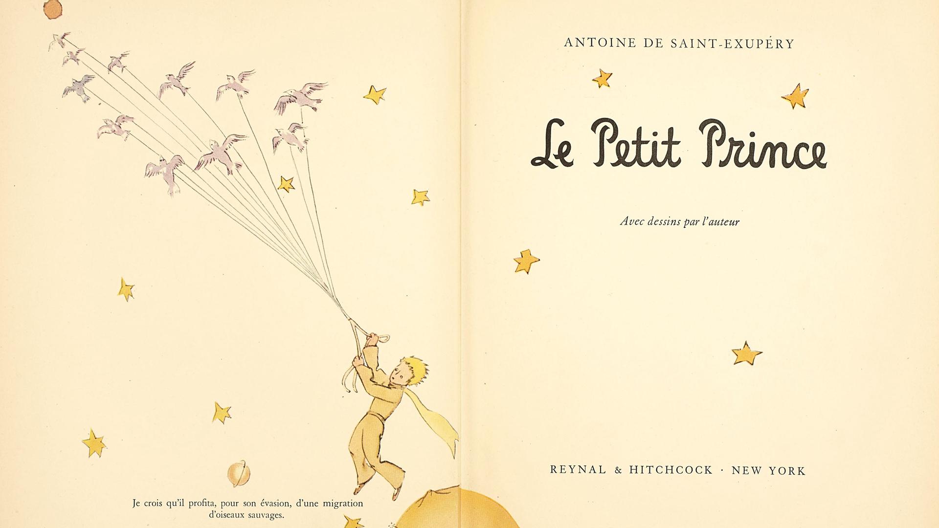 Die Originalausgabe von  "Le Petit Prince", 1943 in New York erschienen. Man sieht Sterne und einen Jungen mit blonden Haaren, der von einem auffliegenden Schwarm Vögel ins Weltall gezogen wird.