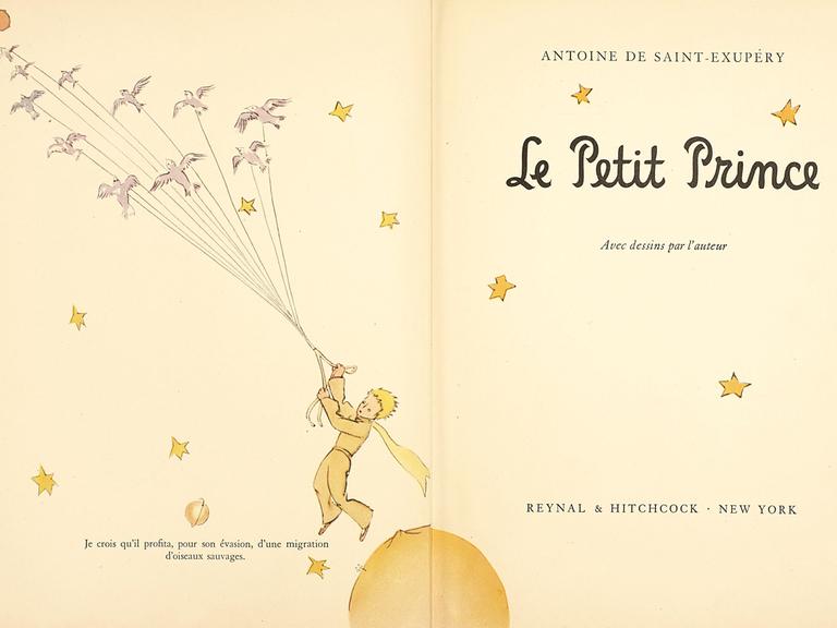 Die Originalausgabe von  "Le Petit Prince", 1943 in New York erschienen. Man sieht Sterne und einen Jungen mit blonden Haaren, der von einem auffliegenden Schwarm Vögel ins Weltall gezogen wird.