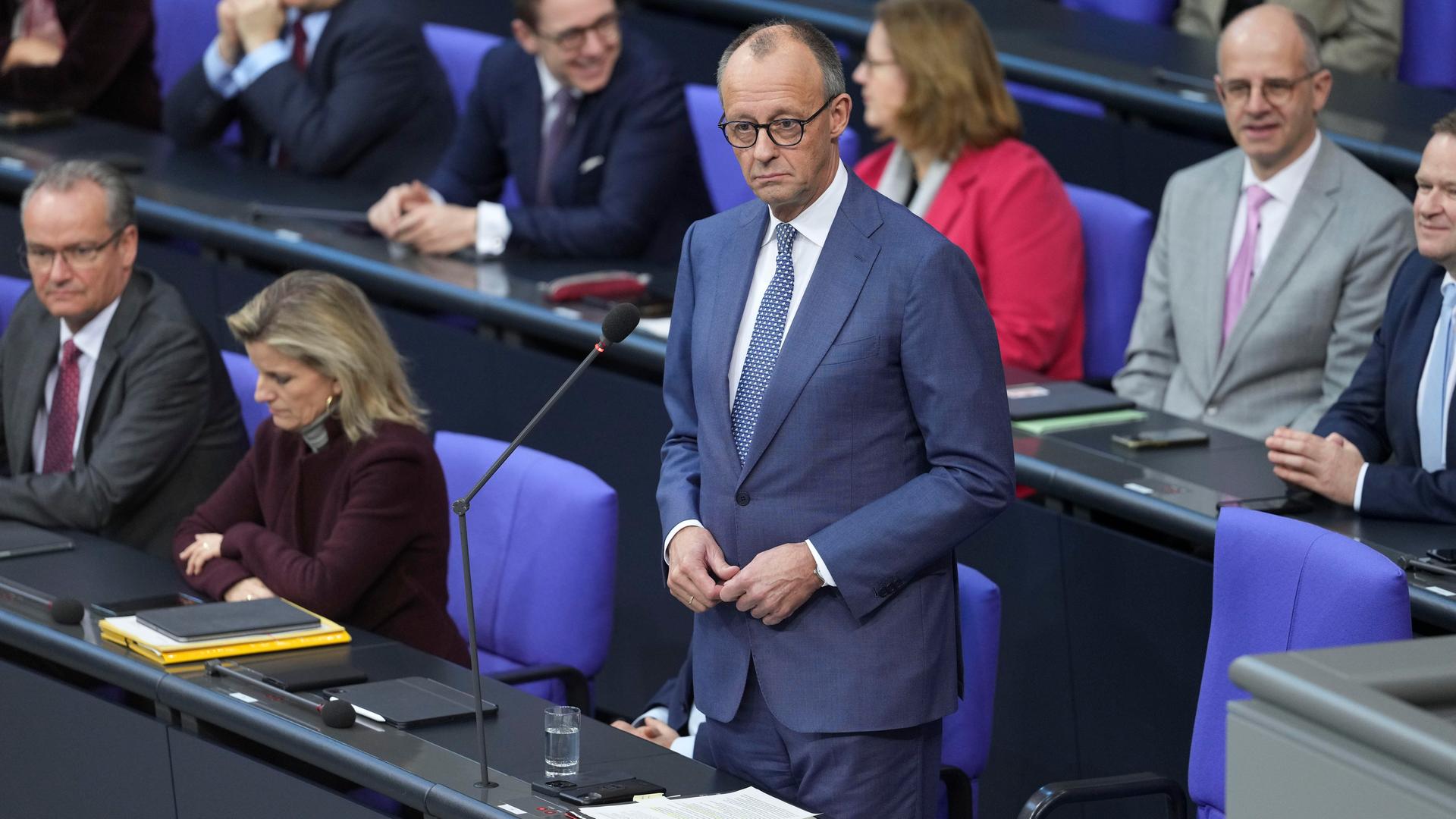 Bundeskanzler Friedrich Merz (CDU) bei der Beantwortung der Fragen der Abgeordneten im Deutschen Bundestag in Berlin
