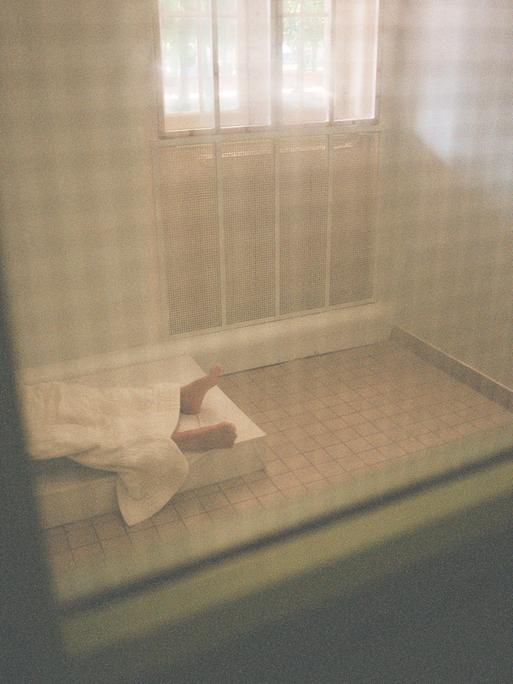Isolierzimmer in einem Krankenhaus für Psychiatrie Isolierzimmer in einem Krankenhaus für Psychiatrie