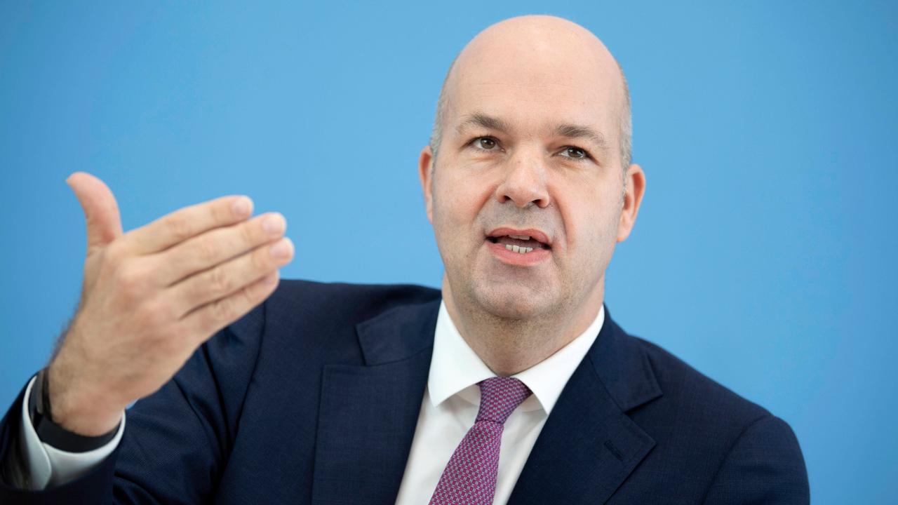 Marcel Fratzscher, Präsident des Deutschen Instituts für Wirtschaftsforschung, während der Bundespressekonferenz
