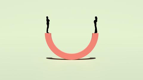 Die Illustration zeigt einen Mann und eine Frau die auf einer orangefarbenen Waage in Form eines Bogen balancieren und sich in Waage halten. 