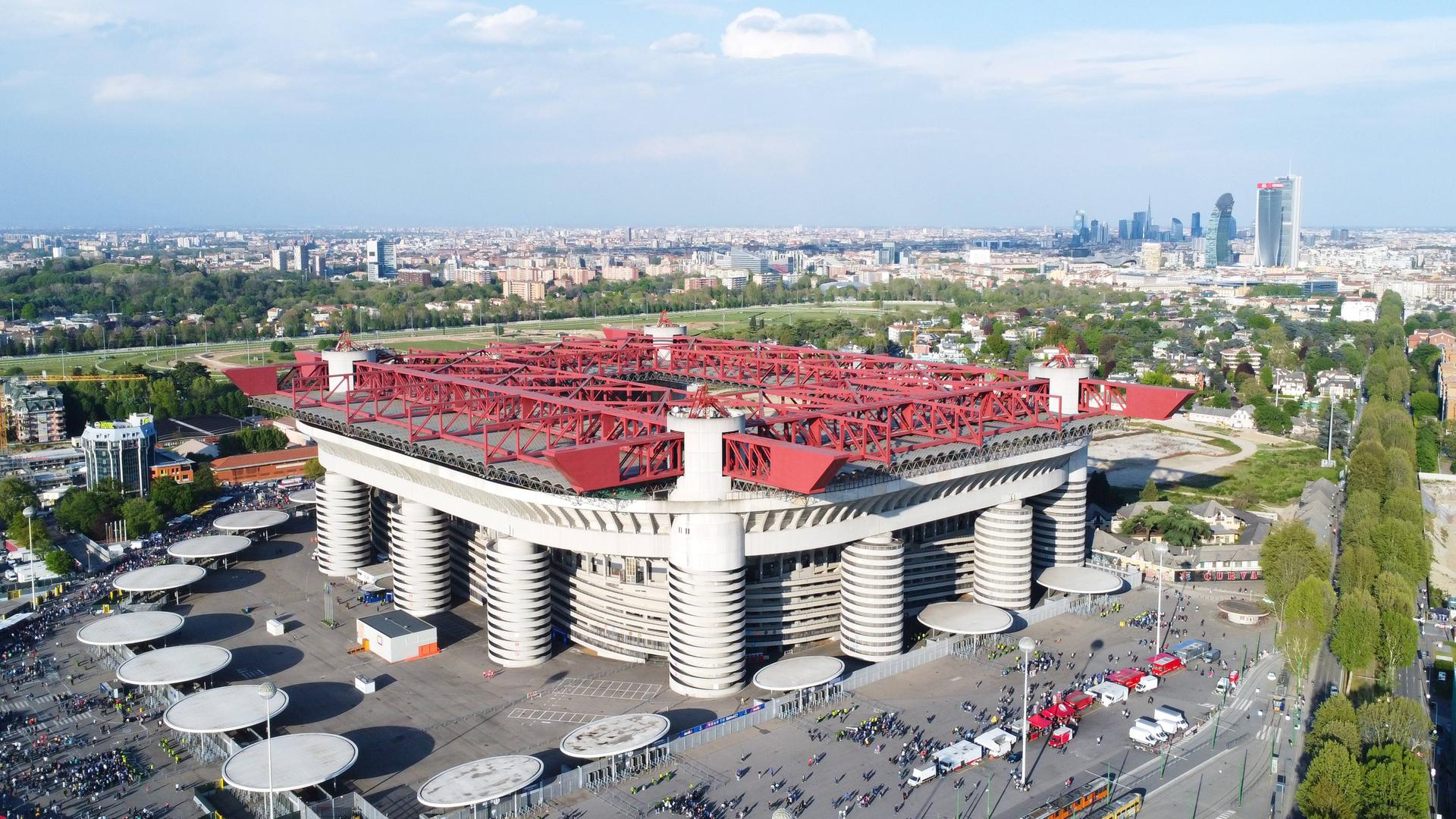 Die runden Aufgänge an den Seiten sind ein Markenzeichen des San Siro.
