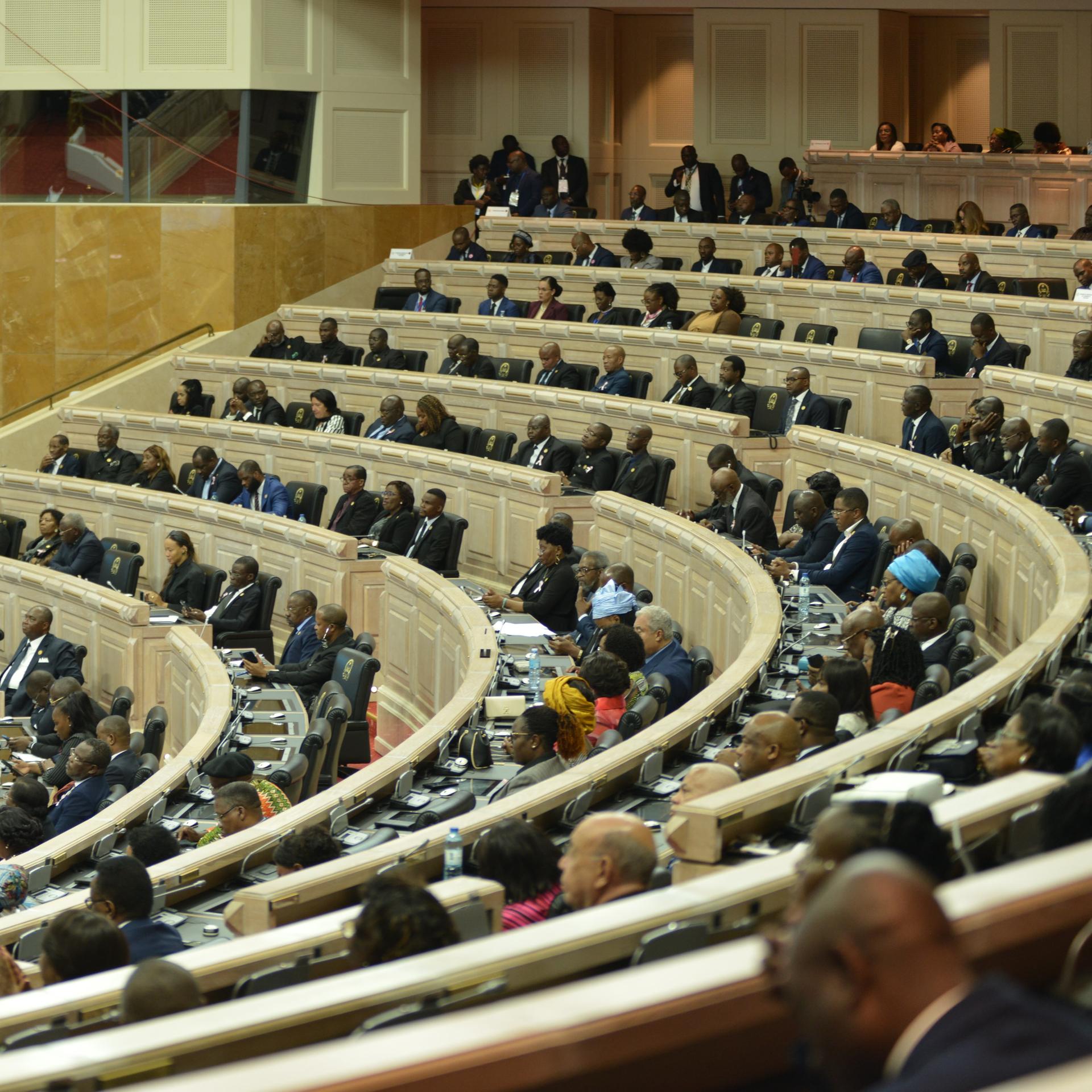 Angola - Reiches Land, düstere Zukunftsszenarien Angola - Reiches Land, düstere Zukunftsszenarien
