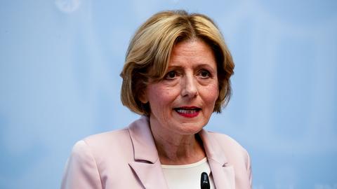 Die Ministerpräsidentin von Rheinland-Pfalz, Malu Dreyer (SPD) erklärt aus gesundheitlichen Gründen auf einer Pressekonferenz in der Staatskanzlei ihren Rücktritt.