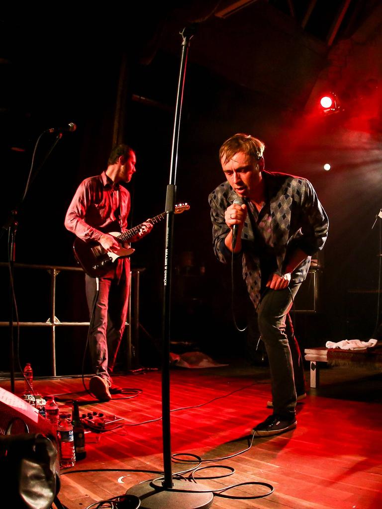 Konzert von The Robocop Kraus, Gesang Thomas Lang, Gitarre Matthias Wendl, Bass Tobias Helmlinger