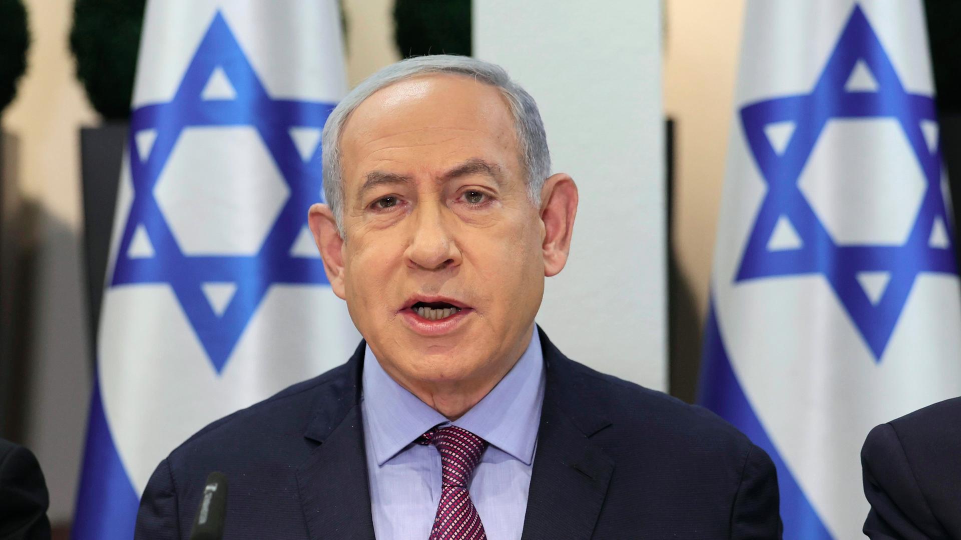 Benjamin Netanjahu, Ministerpräsident von Israel, nimmt an der wöchentlichen Kabinettssitzung im Militärhauptquartier teil.