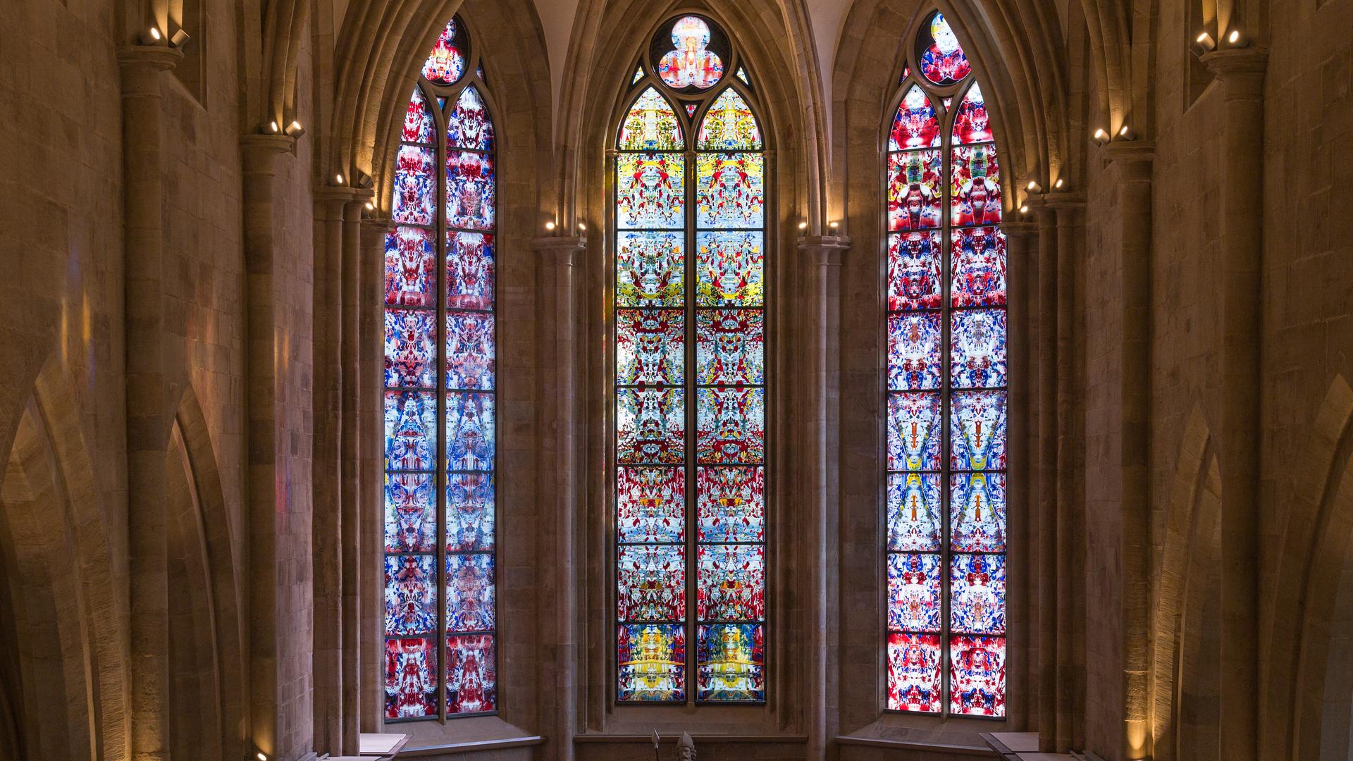 Kirchenfenster von Gerhard Richter in der Abteikirche Tholey