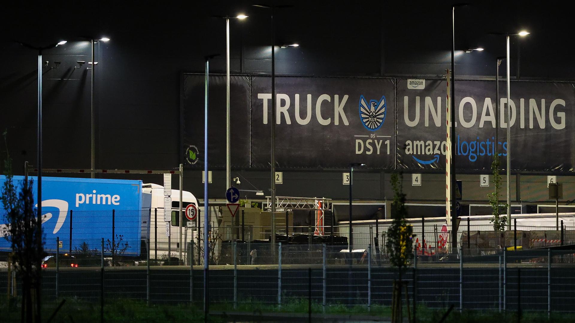 Wirtschaft - Amazon schließt Luftfrachtzentrum am Flughafen Leipzig/Halle