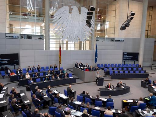 Abgeordnete diskutieren am 06.07.2023 im Deutschen Bundestag in Berlin über die Entwürfe zur Regelung der Suizidassistenz. Die Hilfe bei der Selbsttötung wird in Deutschland weiterhin nicht gesetzlich geregelt. 