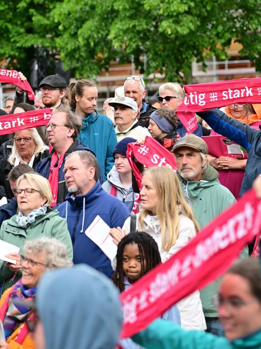 Mit einem Open-Air-Gottesdienst in der Innenstadt von Hannover geht am Sonntag (04.05.2025) der 39. Deutsche Evangelische Kirchentag zu Ende.