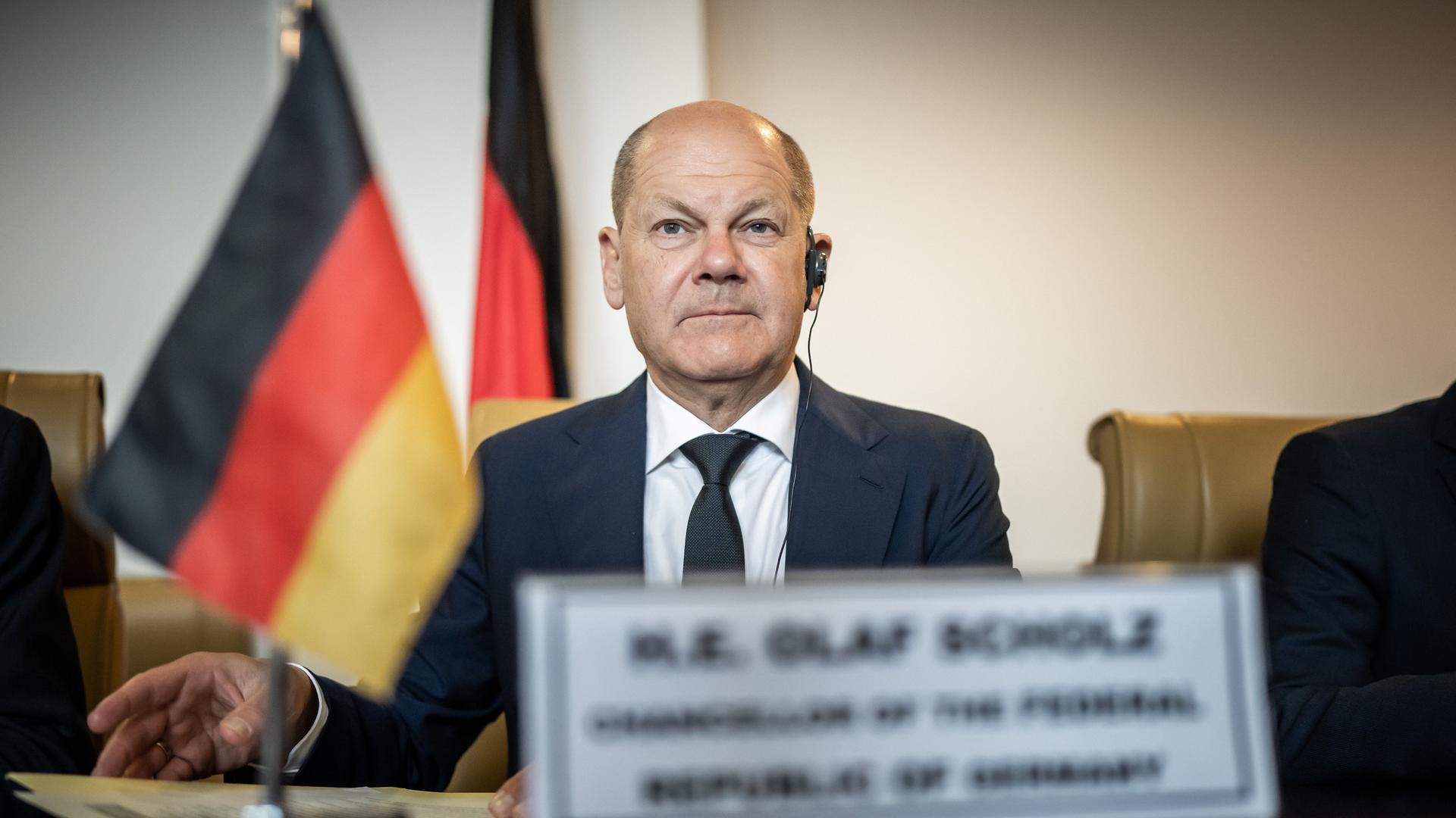 Äthiopien, Addis Abeba: Bundeskanzler Olaf Scholz sitzt bei Beratungen der Afrikanischen Union. Äthiopien, Addis Abeba: Bundeskanzler Olaf Scholz sitzt bei Beratungen der Afrikanischen Union.