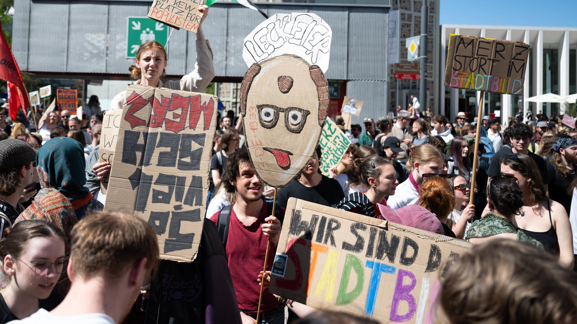 Tausende demonstrierten in Marburg gegen Sozialabbau