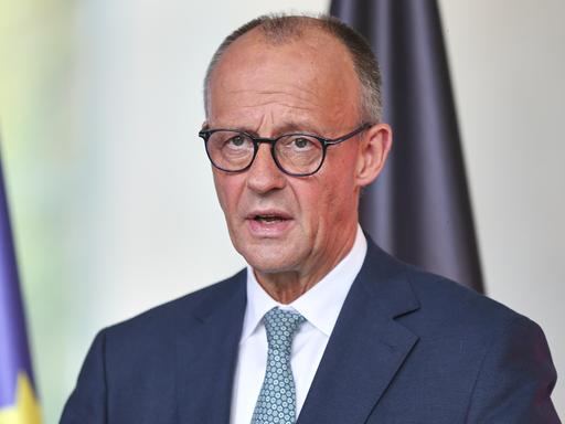 Bundeskanzler Friedrich Merz (CDU) gibt ein Pressestatement