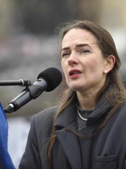 Vorsitzende des Zentrums für Bürgerrechte, Oleksandra Matviichuk, während einer Rede anlässlich des seit elf Jahren andauernden Krieges zwischen Russland und der Ukraine