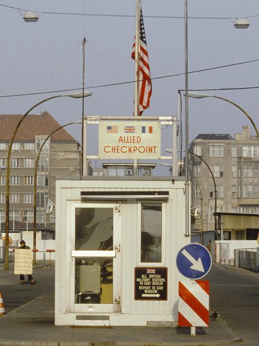 Checkpoint Charlie in Berlin in den 80er-Jahren