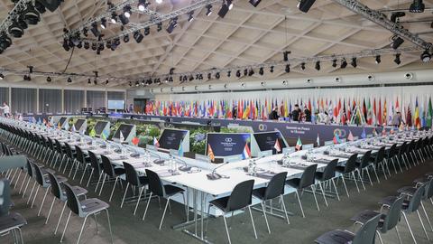 Vorbereitungen für die Ukraine-Konferenz im schweizerischen Bürgenstock am 15. und 16. Juni 2024. Hier soll ein Weg zu einem bleibenden Frieden in der Ukraine gefunden werden. 