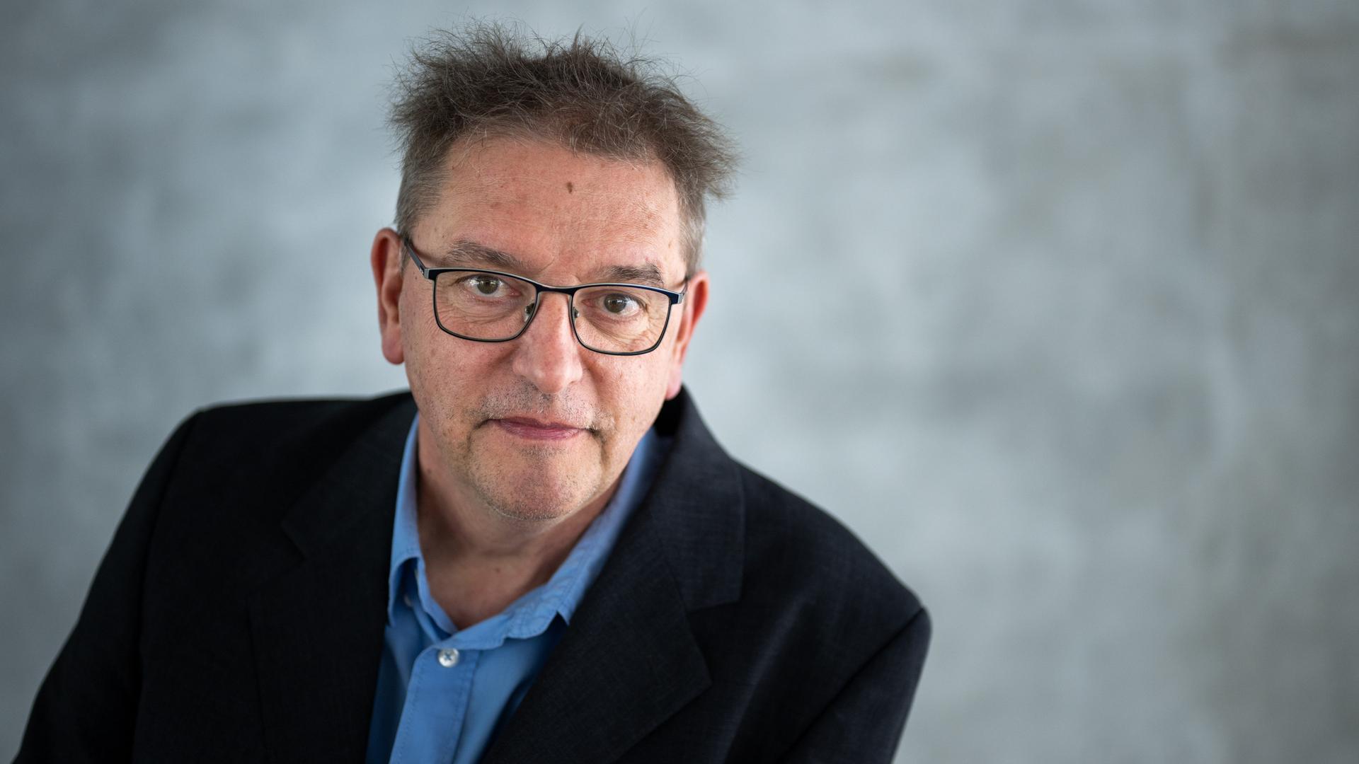 Porträt des Komponisten Manos Tsangaris, Präsident der Akademie der Künste in Berlin