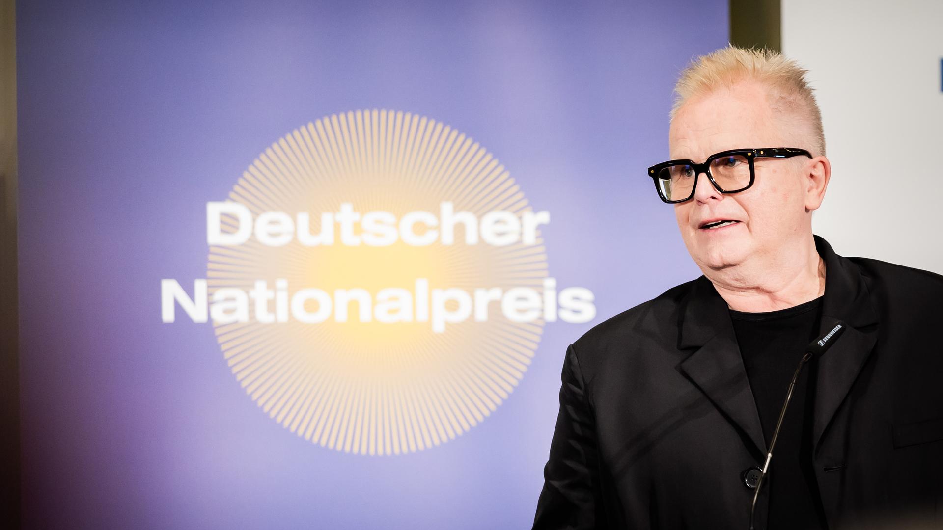 Preisträger Herbert Grönemeyer, Sänger, spricht bei der Verleihung des Deutschen Nationalpreises 2026 in der Französischen Friedrichstadtkirche. Preisträger Herbert Grönemeyer, Sänger, spricht bei der Verleihung des Deutschen Nationalpreises 2026 in der Französischen Friedrichstadtkirche.