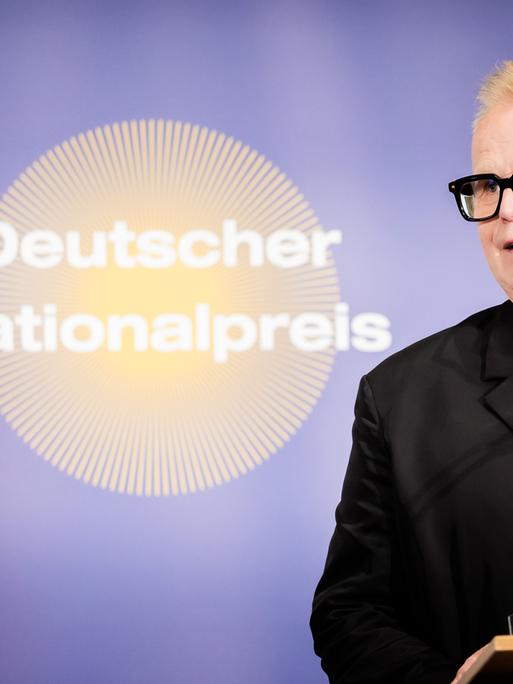 Preisträger Herbert Grönemeyer, Sänger, spricht bei der Verleihung des Deutschen Nationalpreises 2026 in der Französischen Friedrichstadtkirche.