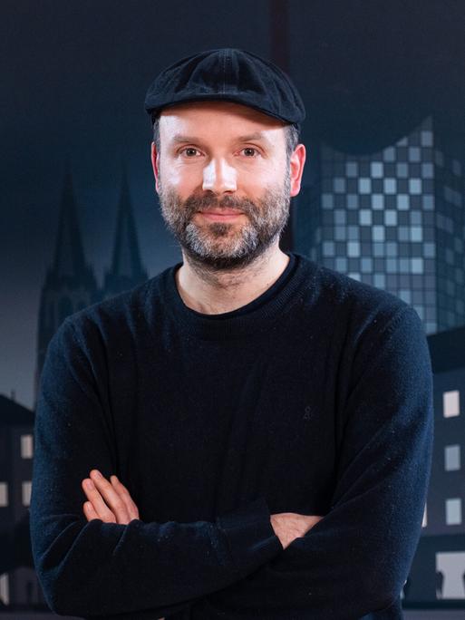 Marc-Uwe Kling, Autor, steht bei einem Fotocall des neuen News-Gemeinschaftsprojekt "Fun Facts"