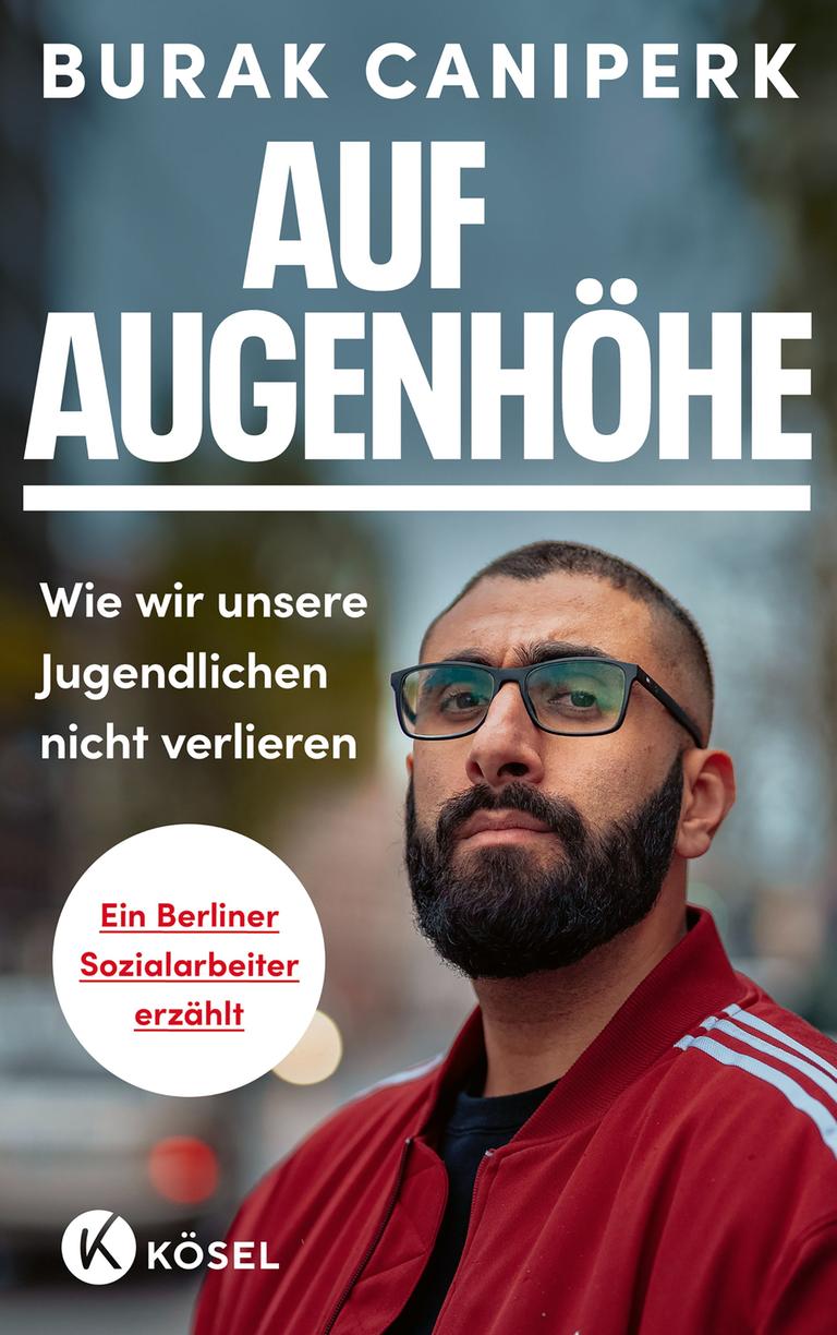 Das Buchcover zeigt den Buchtitel "Auf Augenhöhe" und ein Foto des Autors Burak Caniperk.