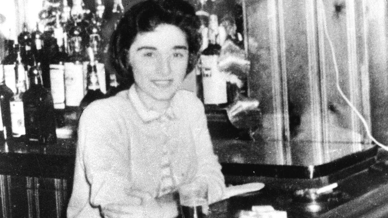 Die Barmanagerin Kitty Genovese wurde im März 1964 in New York auf dem Heimweg ermordet. Dutzende Menschen sahen laut Polizei dabei zu - und taten nichts. Das Phänomen beschäftigt die Forschung bis heute. 