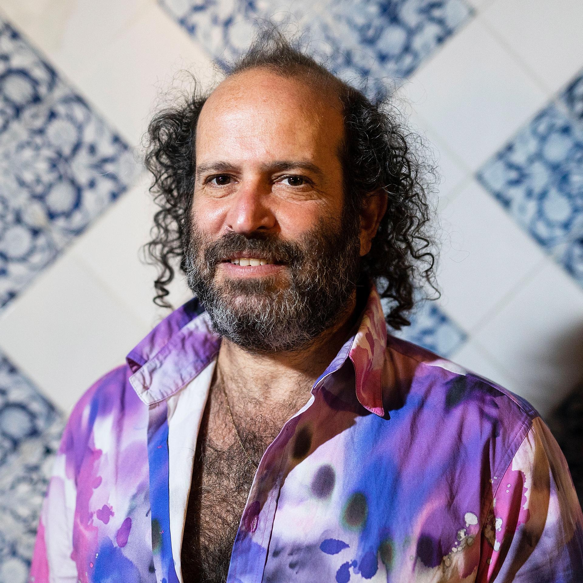 Roman „Liefern“ – Ein humorvoll-kritisches Porträt des „Lieferando-Prekariats“