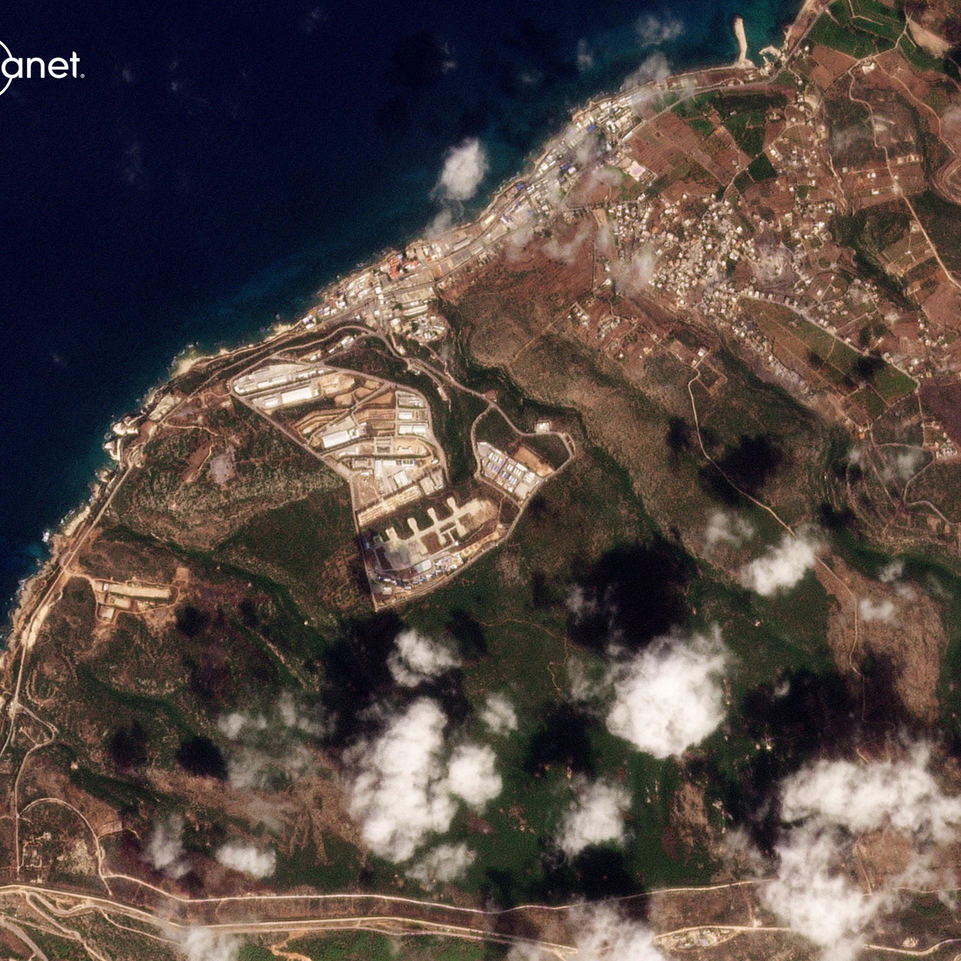 Das Satellitenbild von Planet Labs PBC vom 8.10.2024 zeigt den Stützpunkt der UNIFIL-Mission im Libanon in der Küstenregion Nakura.