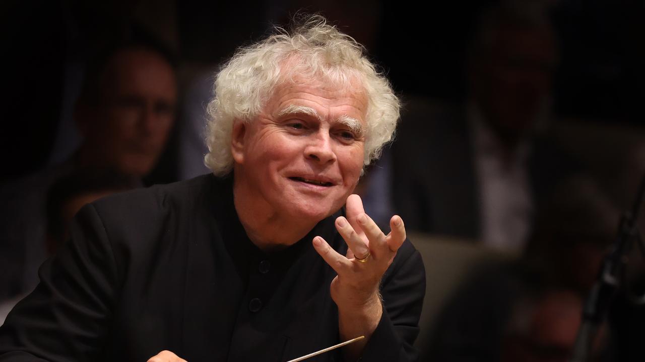 Sir Simon Rattle, der neue Chefdirigent des Symphonieorchesters des Bayerischen Rundfunks, dirigiert im Herkulessaal der Residenz Joseph Haydns Oratorium "Die Schöpfung".