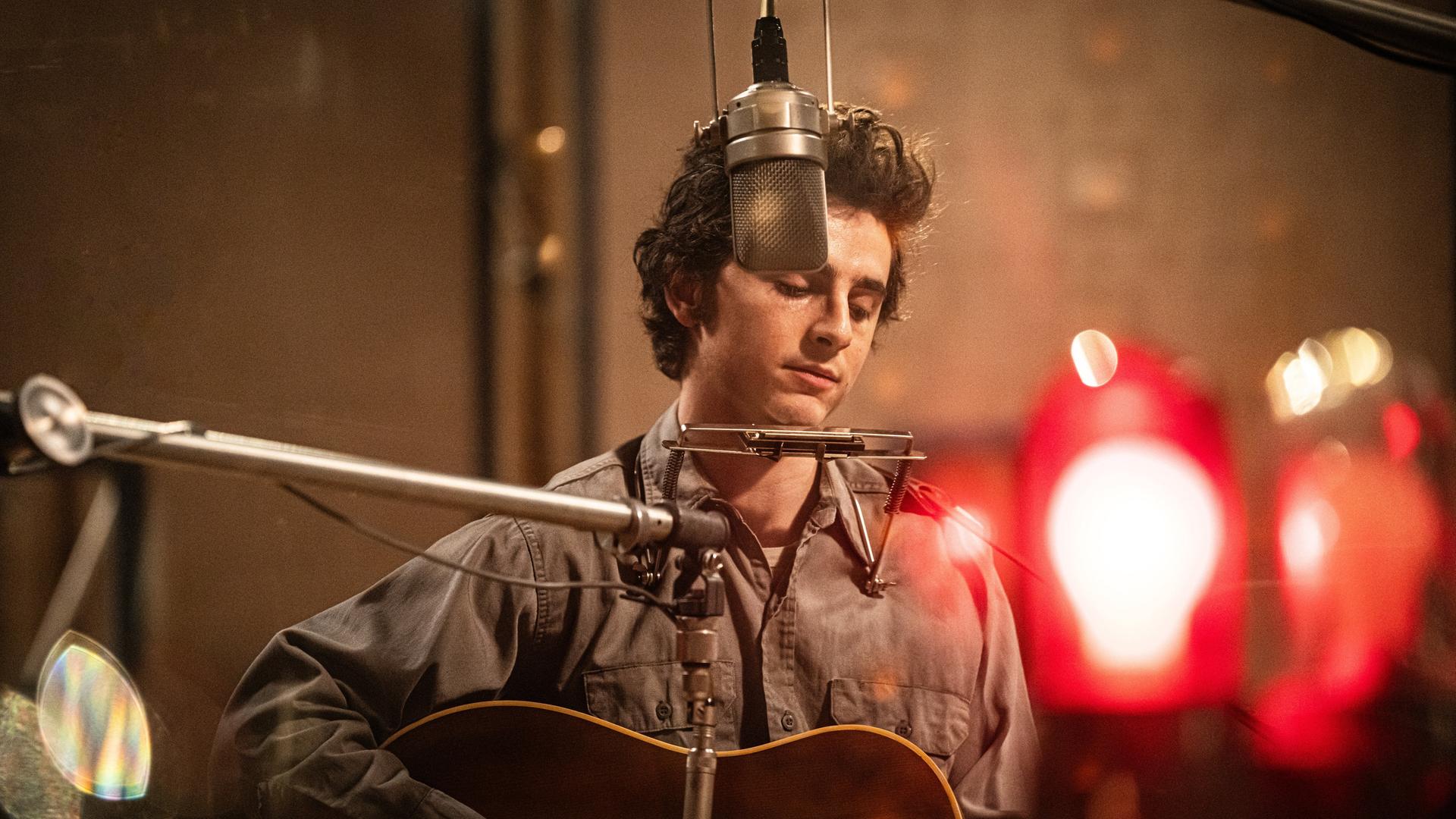 Hollywood-Superstar Timothée Chalamet spielt Bob Dylan im Film „A Complete Unknown“ von James Mangold