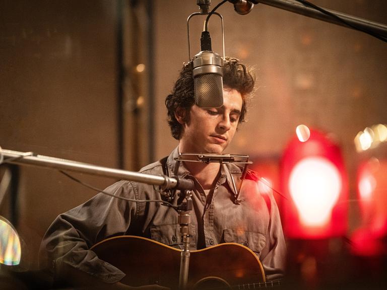 Hollywood-Superstar Timothée Chalamet spielt Bob Dylan im Film „A Complete Unknown“ von James Mangold