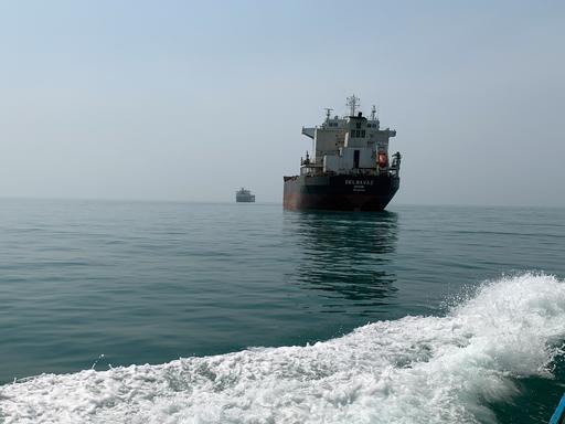 Iranische Öl- und Frachtschiffe im Persischen Golf vor der vor der Straße von Hormus. 