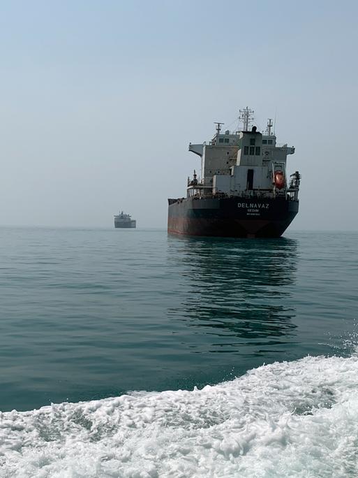 Iranische Öl- und Frachtschiffe im Persischen Golf vor der vor der Straße von Hormus. 
