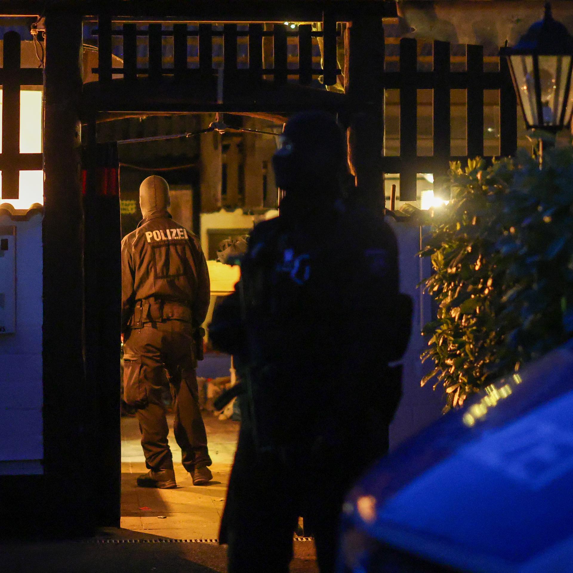 Rockerkriminalität - 1.200 Polizisten bei Razzia gegen 