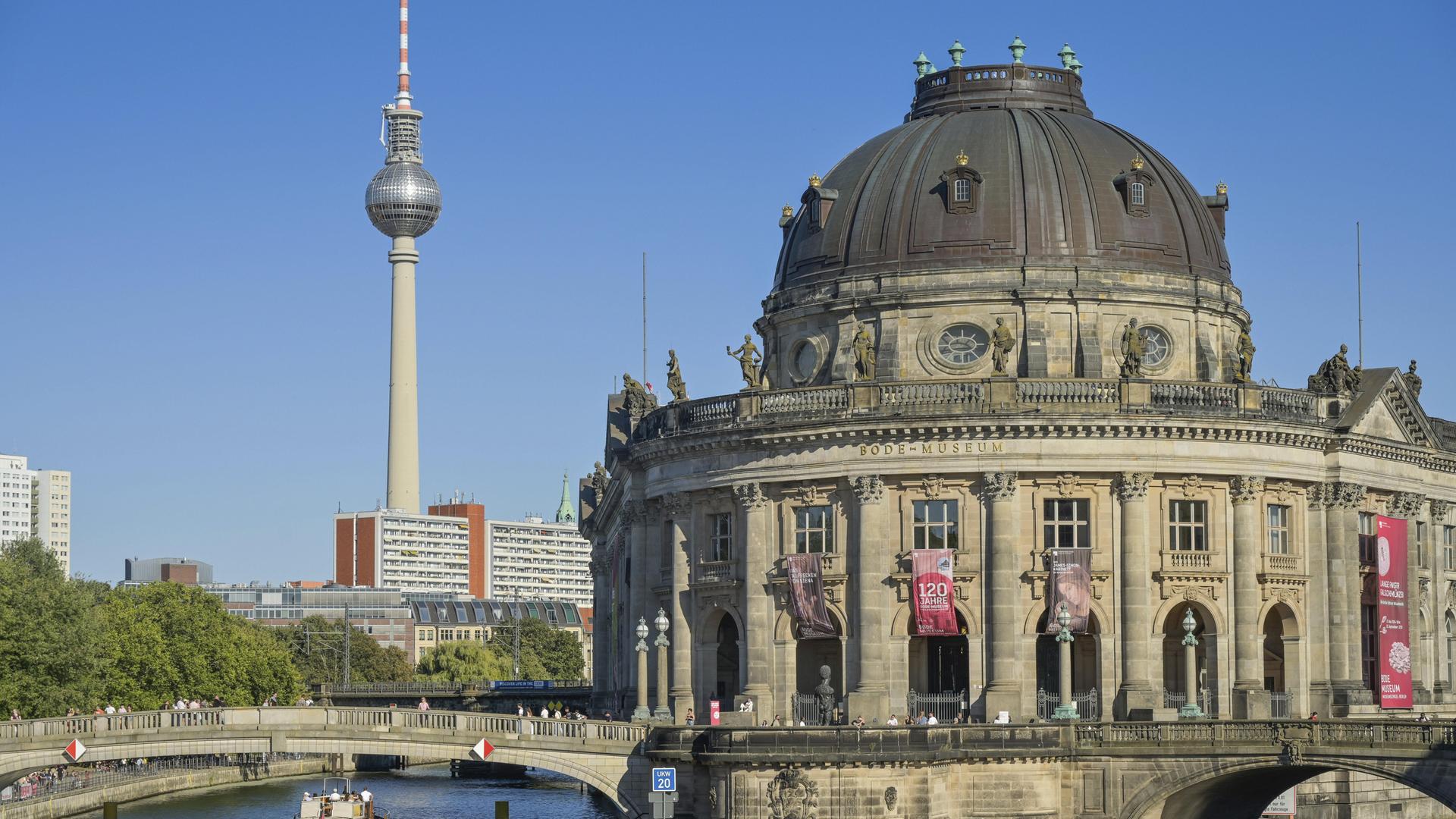 Aussenansicht des Berliner Bode-Museums, das Teil der Museumsinsel ist. 