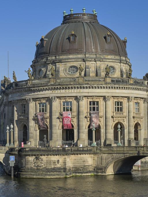 Aussenansicht des Berliner Bode-Museums, das Teil der Museumsinsel ist. 
