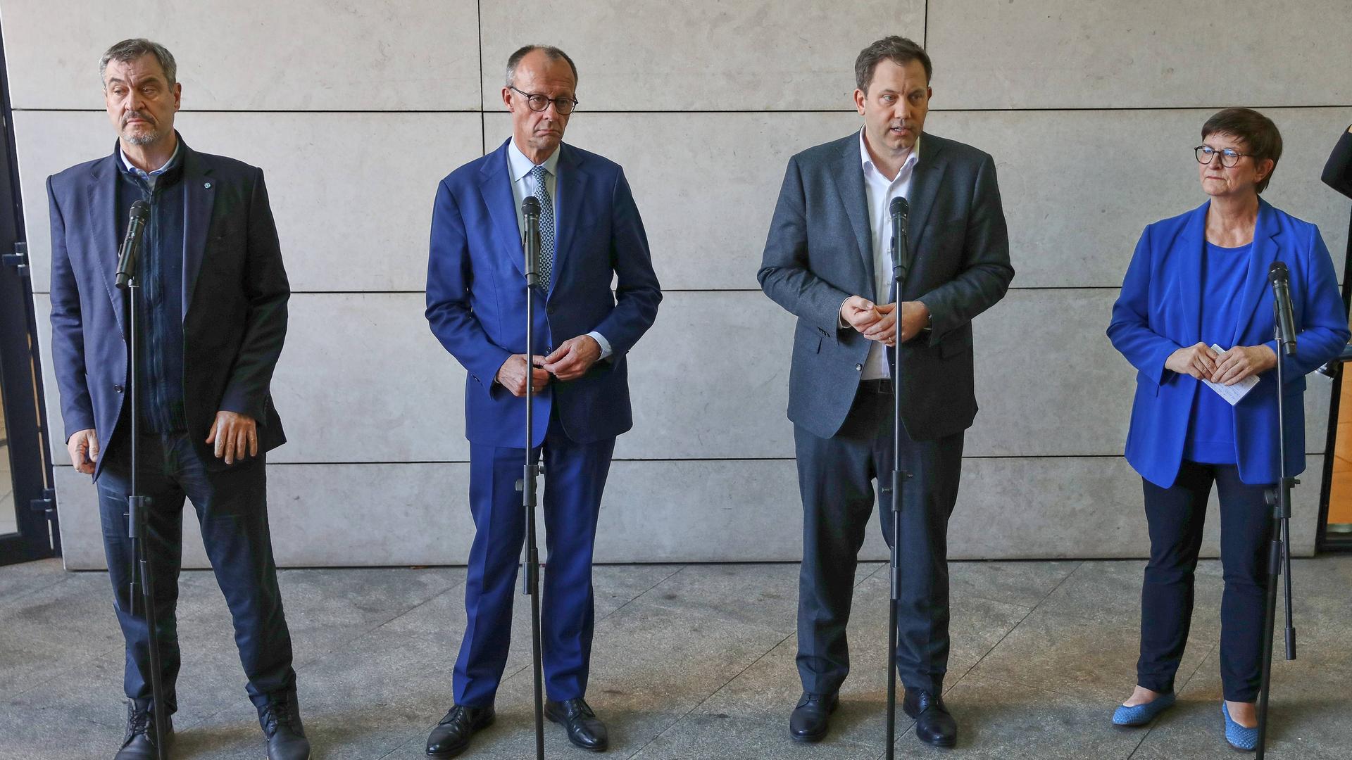Koalitionsverhandlungen zwischen Union und SPD: Markus Söder, Friedrich Merz, Lars Klingbei, Saskia Esken (links nach rechts)