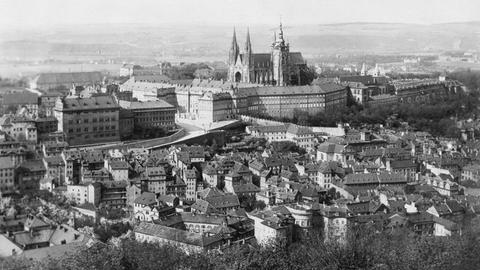 Historische Schwarz-Weiß-Aufnahme von Prag Historische Schwarz-Weiß-Aufnahme von Prag
