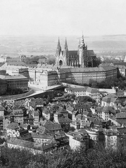 Historische Schwarz-Weiß-Aufnahme von Prag