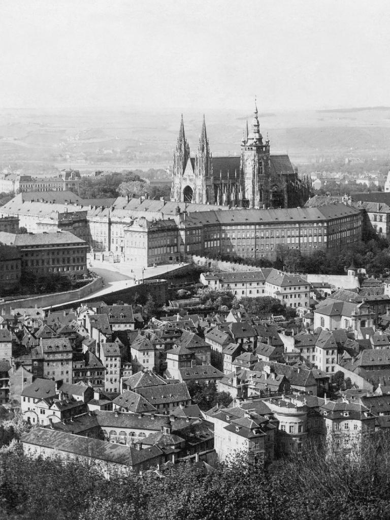 Historische Schwarz-Weiß-Aufnahme von Prag Historische Schwarz-Weiß-Aufnahme von Prag