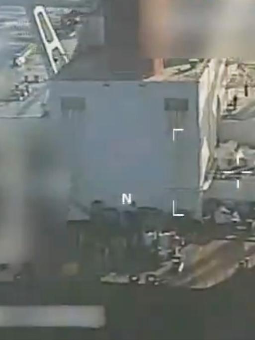 Video-Screenshot zeigt einen teilweise unkenntlich gemachten großen Tanker.