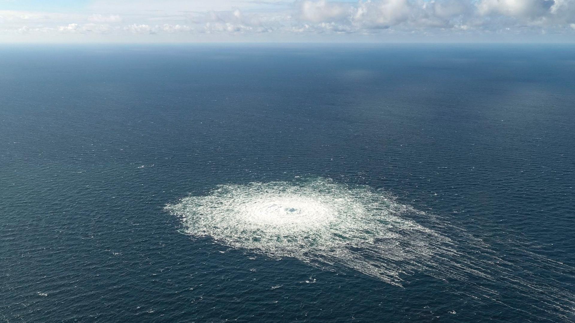 Explosion auf dem Meer.