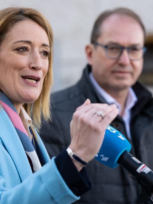 Roberta Metsola, Präsidentin des Europäischen Parlaments, und Alexander Dobrindt, CSU-Landesgruppenchef, bei der CSU-Winterklausur im Kloster Seeon. 